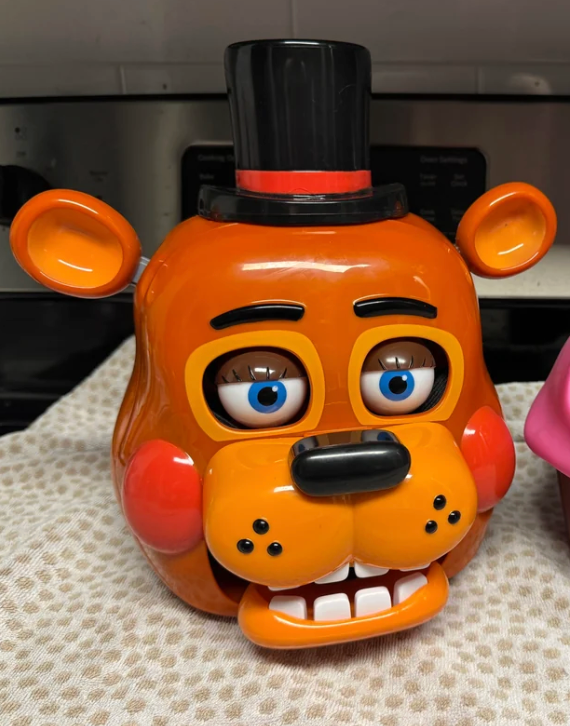 THE FNAF 2 POPCORN BUCKET!